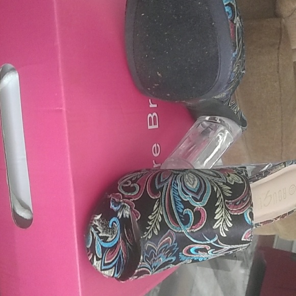 Shoes - Picture 3 of 5